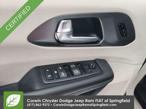 Certified 2024 Chrysler Pacifica Touring-L image 21