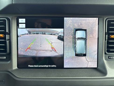 Used 2024 Ford Bronco Badlands image 28