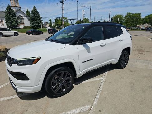 Certified 2025 Jeep Compass Limited w/ High Altitude Package AWD/4WD image 8