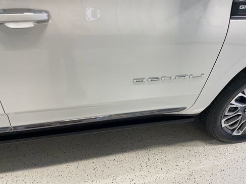 Used 2024 GMC Yukon Denali Ultimate image 13