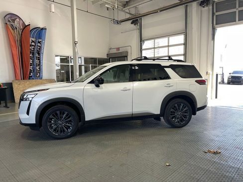 New 2026 Nissan Pathfinder SL image 5