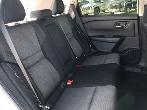 Used 2024 Nissan Rogue SV FWD image 31