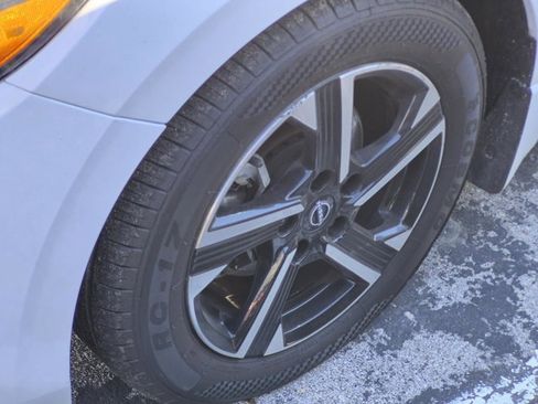 Used 2024 Nissan Sentra SV image 3