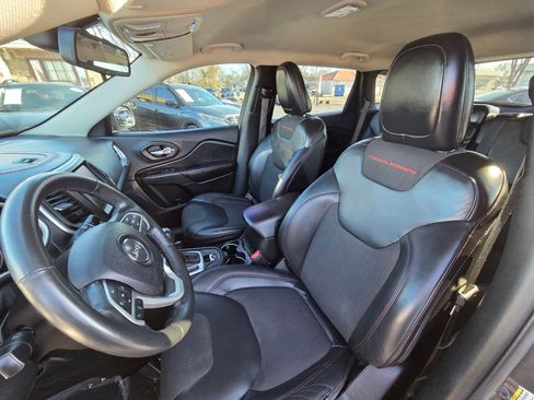 Used 2016 Jeep Cherokee Trailhawk w/ Cold Weather Group image 13