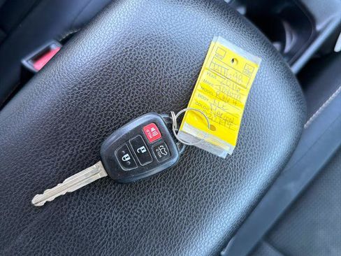Used 2016 Toyota RAV4 XLE AWD/4WD image 26