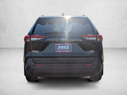 Used 2025 Toyota RAV4 XLE Premium image 5
