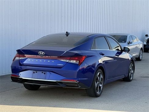 Used 2021 Hyundai Elantra Limited image 4