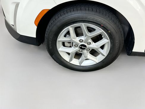 Used 2024 Kia Soul LX w/ Option Group 015 image 11