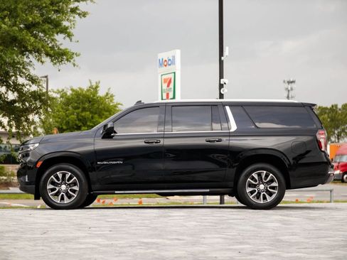 Used 2021 Chevrolet Suburban LT RWD image 8