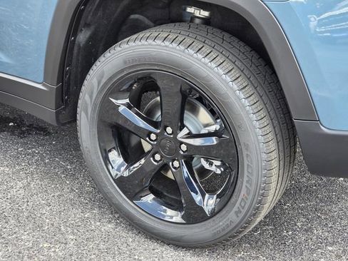 New 2026 Jeep Grand Cherokee Limited w/ Limited Altitude Package AWD/4WD image 8