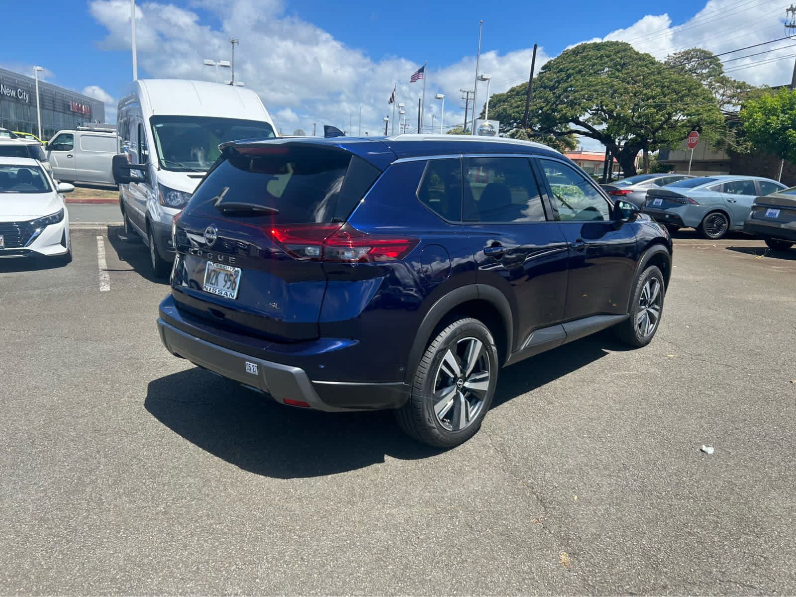 Used 2024 Nissan Rogue SL FWD image 3