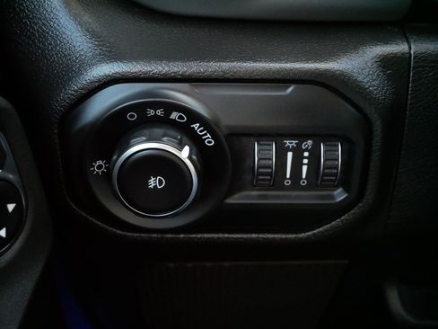 Used 2022 Jeep Wrangler Unlimited Sport image 27