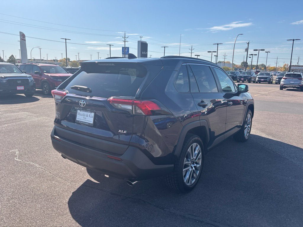 Used 2022 Toyota RAV4 XLE Premium FWD image 5