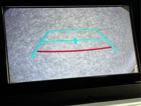 Used 2018 Toyota Highlander LE image 36