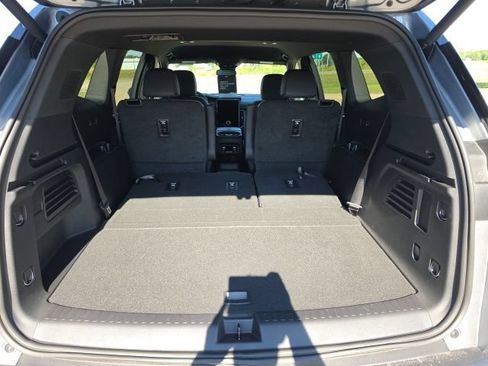 Used 2024 GMC Acadia AT4 w/ Luxury Package AWD/4WD image 8