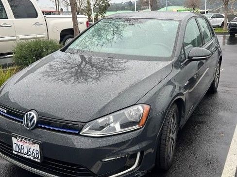 Used 2016 Volkswagen e-Golf SE w/ DC Fast Charging Package image 1