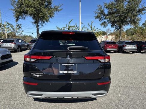 Used 2023 Mitsubishi Outlander SE image 3