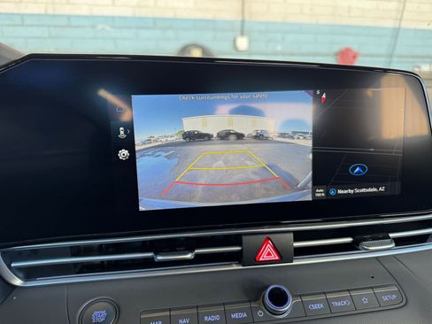 Used 2025 Hyundai Elantra SEL image 17