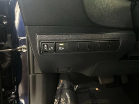 Used 2020 Toyota Corolla SE FWD image 35