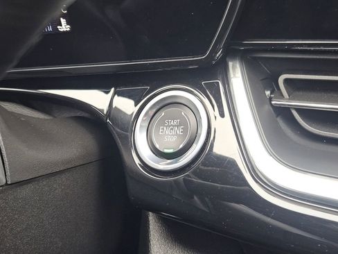 Used 2025 Chevrolet Trax RS w/ Sunroof Package image 17