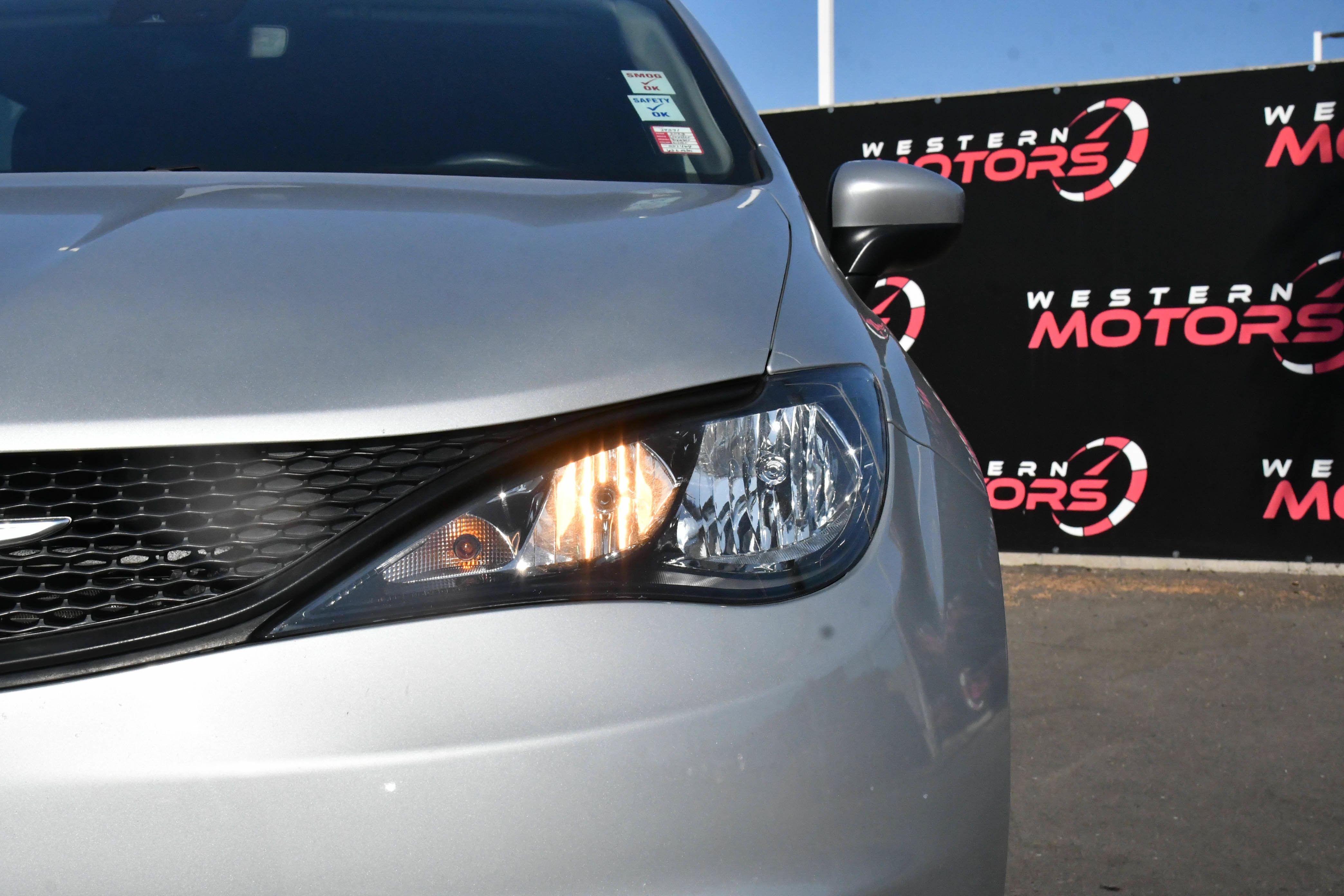 Used 2023 Chrysler Voyager LX FWD image 11