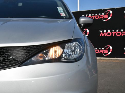 Used 2023 Chrysler Voyager LX FWD image 11
