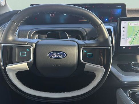 Certified 2025 Ford Expedition Platinum image 15