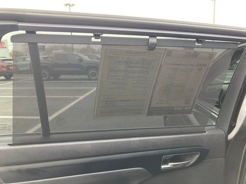 Used 2023 Toyota Highlander XLE image 24