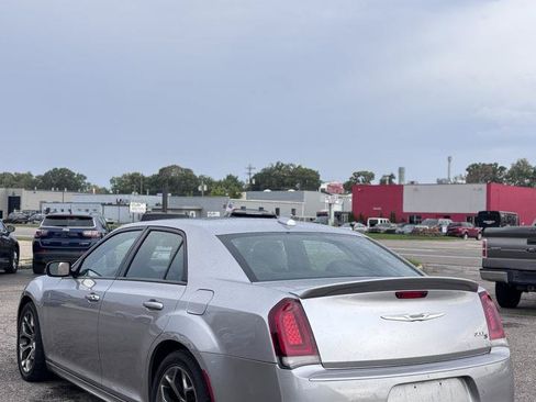 Used 2018 Chrysler 300 S w/ 300S Premium Group RWD image 3