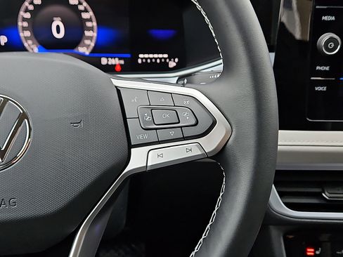 New 2026 Volkswagen Taos SE image 18