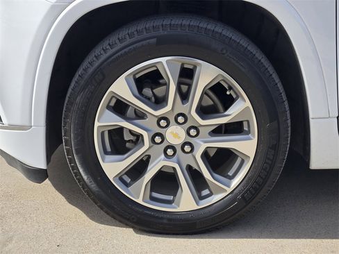 Used 2019 Chevrolet Traverse Premier image 18