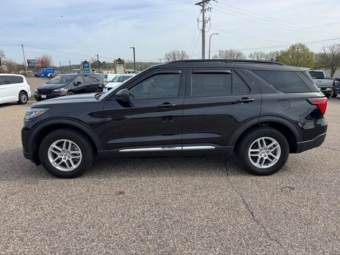 Used 2025 Ford Explorer Active AWD/4WD image 2