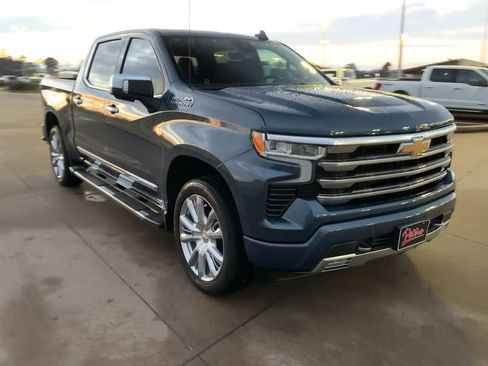 Used 2024 Chevrolet Silverado 1500 High Country w/ Technology Package image 3