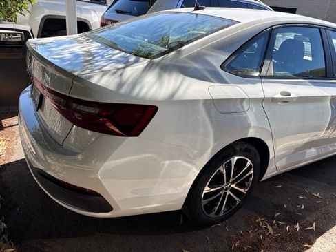 Used 2025 Volkswagen Jetta Sport FWD image 3