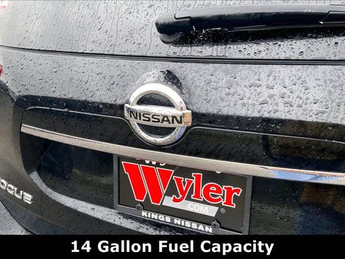 Used 2018 Nissan Rogue SV image 32