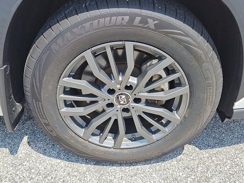 Used 2020 Toyota Highlander L AWD/4WD image 8