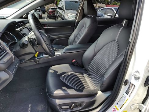 Used 2018 Toyota Camry SE w/ Four Season Floor Mat Package FWD image 9
