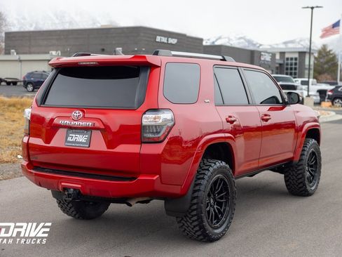 Used 2022 Toyota 4Runner SR5 Premium image 10