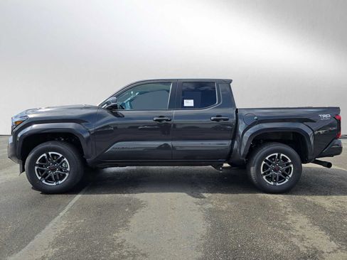 Used 2025 Toyota Tacoma TRD Sport image 3