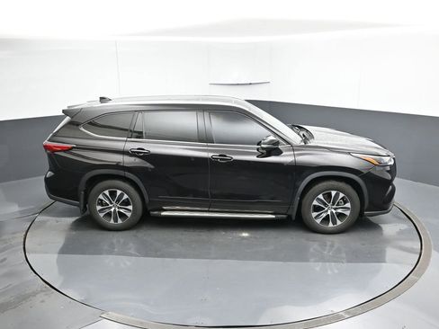 Used 2022 Toyota Highlander XLE image 52