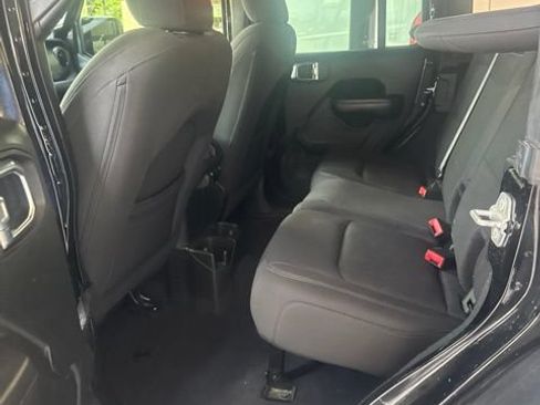 Used 2018 Jeep Wrangler Unlimited Sport S AWD/4WD image 3