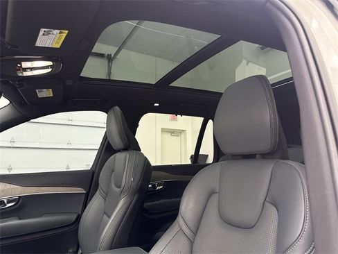 Certified 2023 Volvo XC90 B6 Ultimate w/ Protection Package Premier image 16