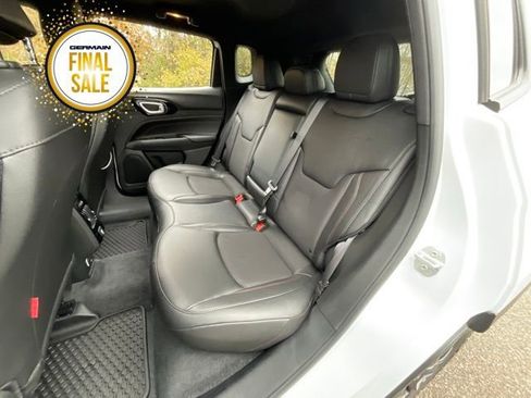 Used 2025 Jeep Compass Trailhawk image 11