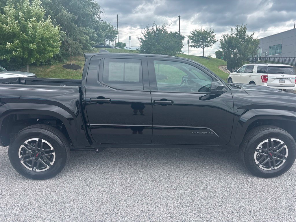 Used 2026 Toyota Tacoma TRD Sport AWD/4WD image 2