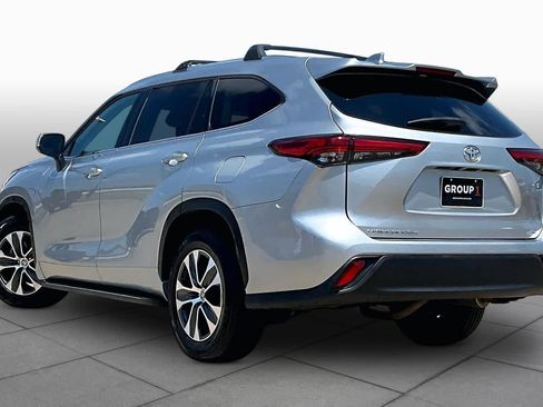 Used 2021 Toyota Highlander XLE FWD image 12