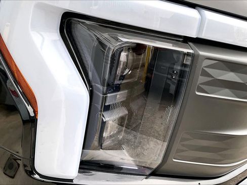 Used 2025 Ford F150 Lightning Lariat image 30