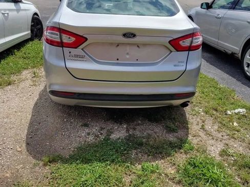 Used 2014 Ford Fusion SE FWD image 4