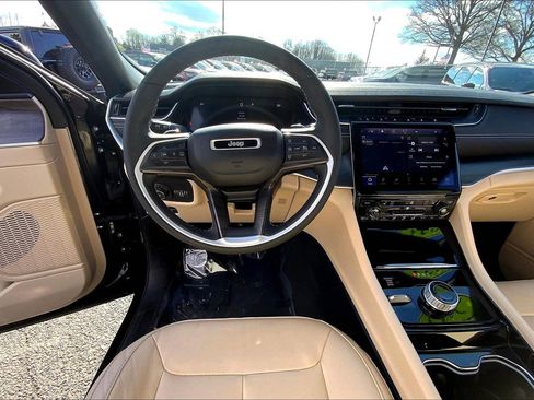 Certified 2023 Jeep Grand Cherokee Limited AWD/4WD image 5