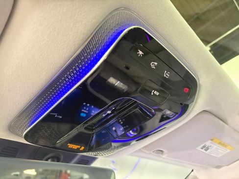 Used 2022 Mercedes-Benz EQS 580 580 image 26