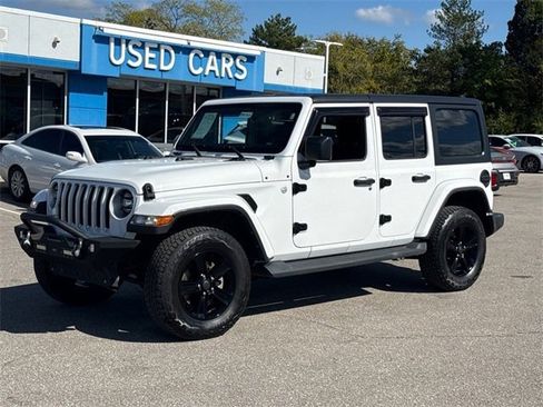 Used 2020 Jeep Wrangler Unlimited Sahara image 2